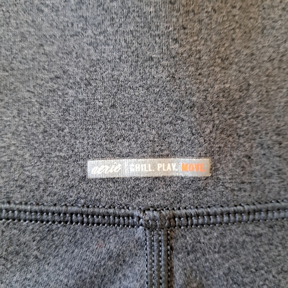 Aerie Grey Leggings Size Large Cropped Capri Chill Play Move American Eagle - Picture 4 of 8